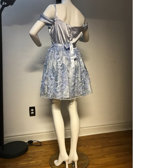 CANADA Le Chateau sky baby blue floral 3D embroidered mesh satin prom wedding - Picture 4 of 9